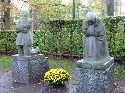 Käthe Kollwitz sculptures, Vladso German Cemetery